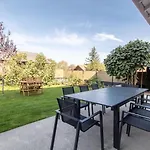לינה וארוחת בוקר Notre Petit Paradis 3*