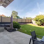 לינה וארוחת בוקר Notre Petit Paradis