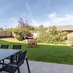 לינה וארוחת בוקר Notre Petit Paradis 3*