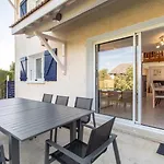 לינה וארוחת בוקר Notre Petit Paradis