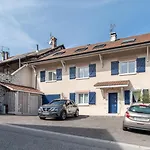 לינה וארוחת בוקר Notre Petit Paradis 3*