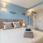 לינה וארוחת בוקר Notre Petit Paradis