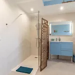 לינה וארוחת בוקר Notre Petit Paradis 3*