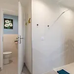 לינה וארוחת בוקר Notre Petit Paradis 3*