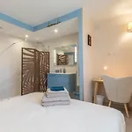 Notre Petit Paradis אנסי