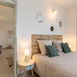 Notre Petit Paradis אנסי